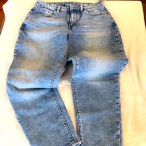 Old Navy high rise O.G. Straight curvy jean with secret slim pocket. 8 petite.
